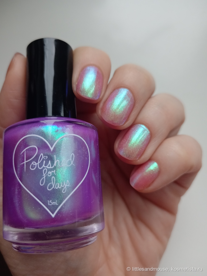 Дневной свет у окна, пасмурно. Но шиммер все равно горит