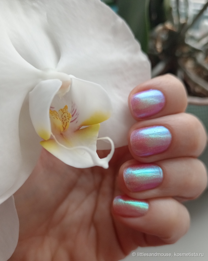 Камера приглашает сияние шиммера, но и тут видно насколько лак сверкучий и как меняется цвет шиммера