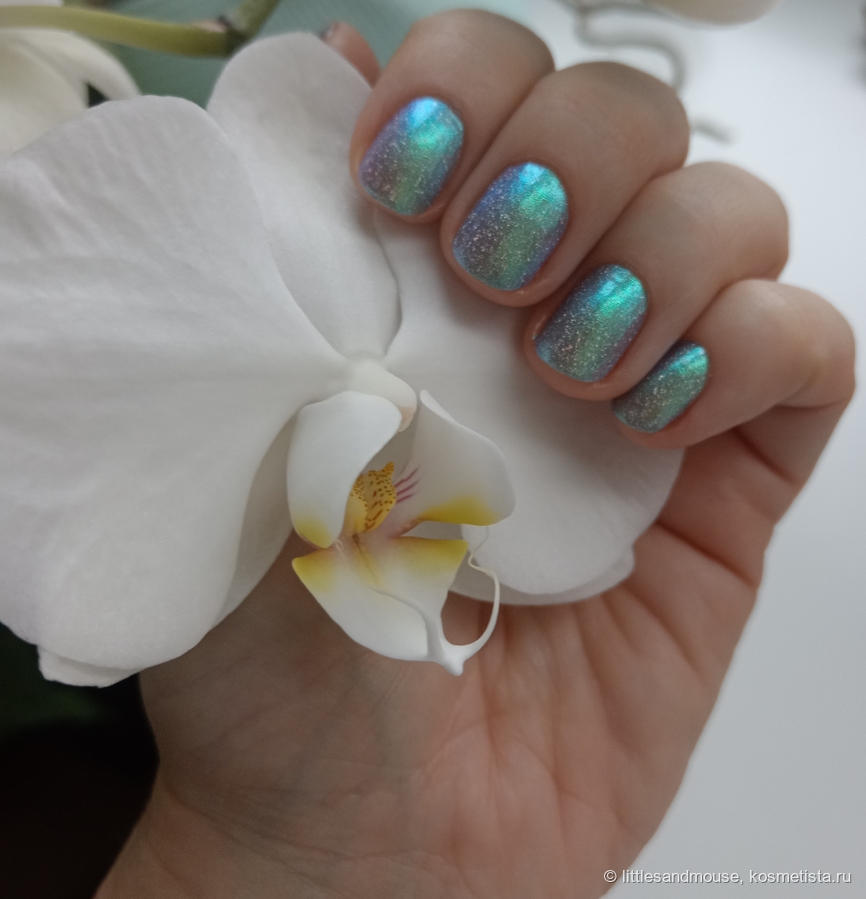 Лак меняется на руках, играет и искрит