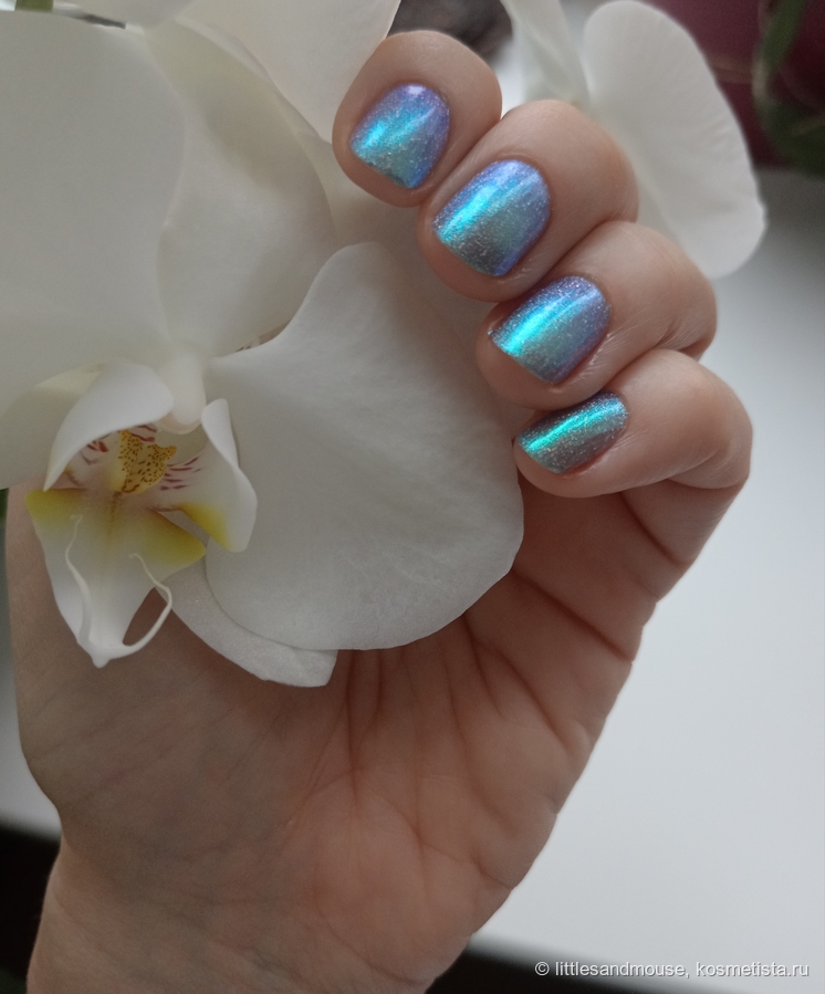 Под углом лак становится холоднее, виден переход цвета