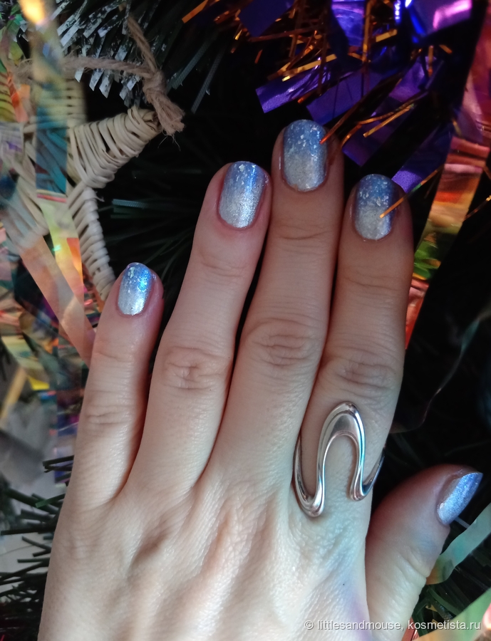 В глубине комнаты