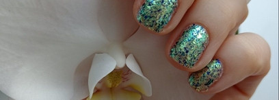 Супер нарядный и праздничный Scale Lacquer Asphodel & wormwood