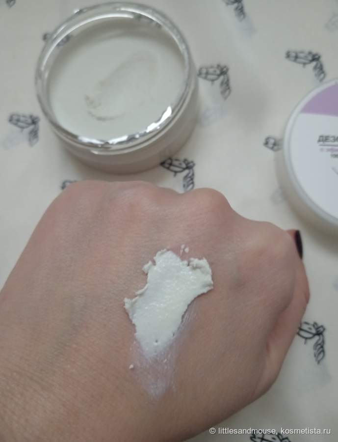 От тепла тела дезодорант тает, распределяется легко, пятен на одежде у меня не оставляет