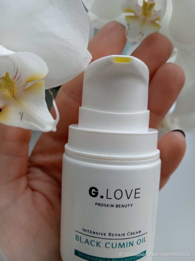 Баночка оснащена помповым дозатором