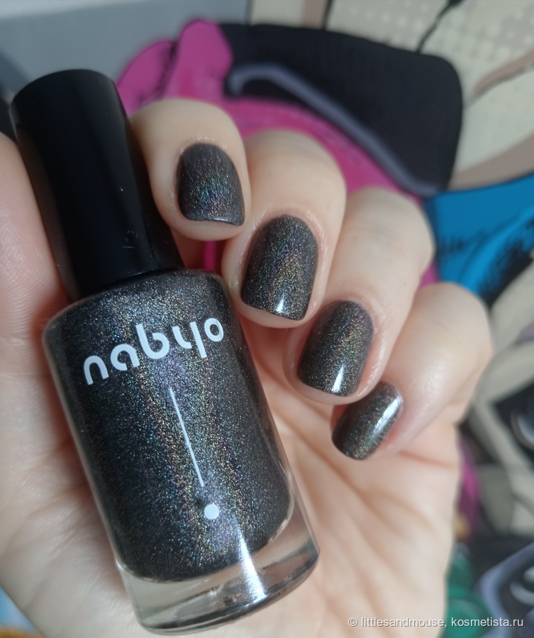 Дневной свет, видна россыпь голографии