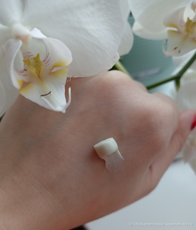 Текстура маски - кремовая, оттенок чуть сероватый