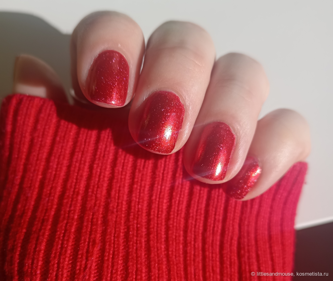 Поймала солнечный блик на ногтях