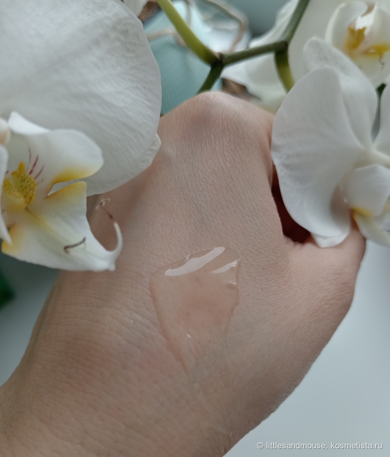 Текстура у бустера тоже гелеобразная, слегка розоватая, но на руке цвета не очень видно