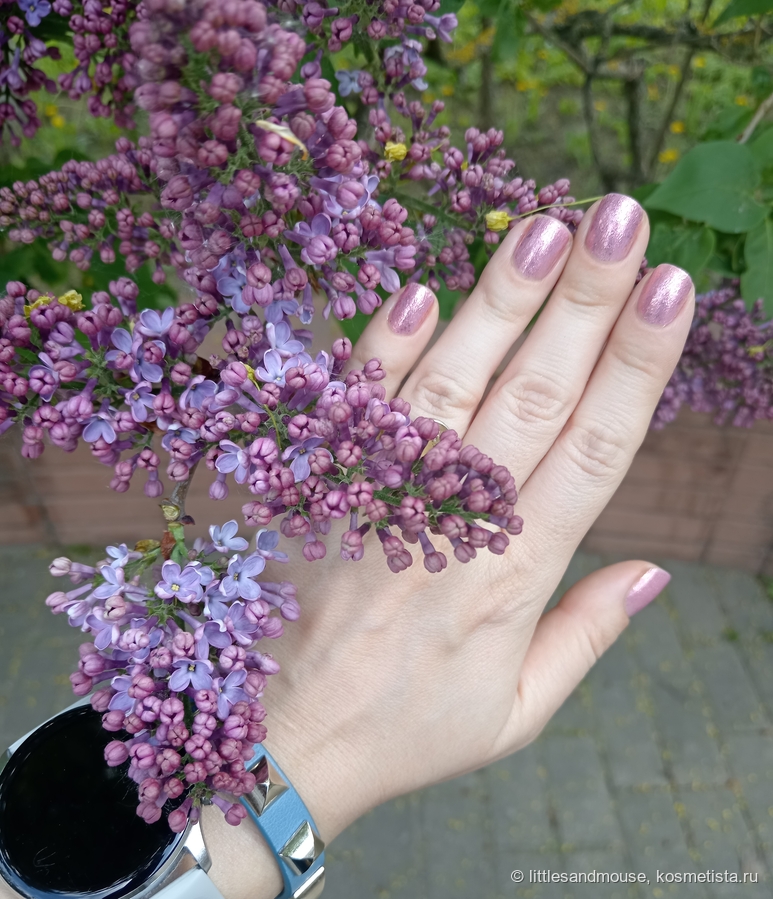 Оттенок меняется от света, кажется то холоднее, то чуть теплее