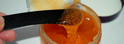 Скраб от бренда Nuxe - Reve de Miel Gommage Gourmand Nourrisant Corps