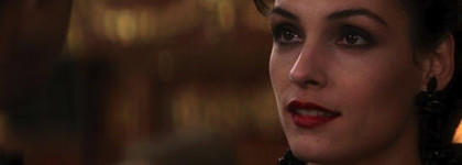 "Капитан, Вам не нужен пистолет" ©. Макияж самой экстравагантной злодейки бондианы - Ксении Онатопп