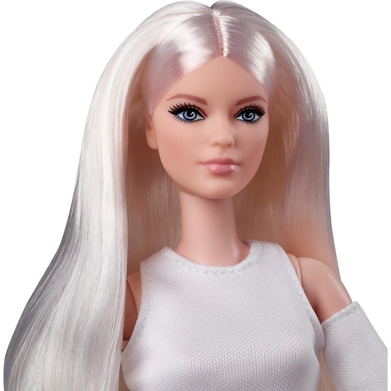 Идеальный по моему мнению блонд - у куклы Барби :)