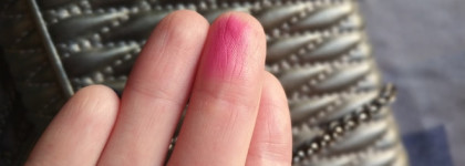 Придать лицу свежесть? Легко с румянами Clinique Cheek Pop в оттенке Berry pop