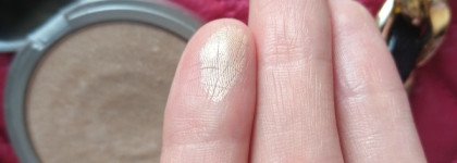 The Balm Mary-Lou Manizer highlighter and The Balm Girls Lipstick Foxxy Pout