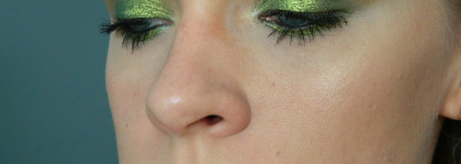 Мой девиз по жизни: не бывает мало палеток теней с зелеными рефилами. Моя зеленая коллекция теней