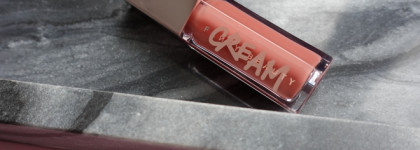 Настолько ли хороша новая формула кремовых блесков от Fenty Beauty? Обзор Gloss Bomb Cream Color Drip Lip Cream в оттенке Fenty Glow