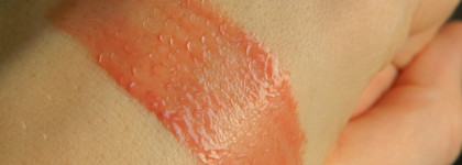 Настолько ли хороша новая формула кремовых блесков от Fenty Beauty? Обзор Gloss Bomb Cream Color Drip Lip Cream в оттенке Fenty Glow