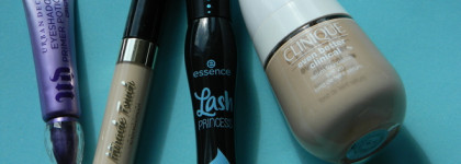 Поэтапная демонстрация создания носибельного цветного макияжа