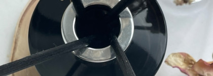 Ароматная роза, спокойный уд и шоколадные оттенки, атмосферный аромат на будущий сезон: Jo Malone Diffuser Velvet Rose & Oud