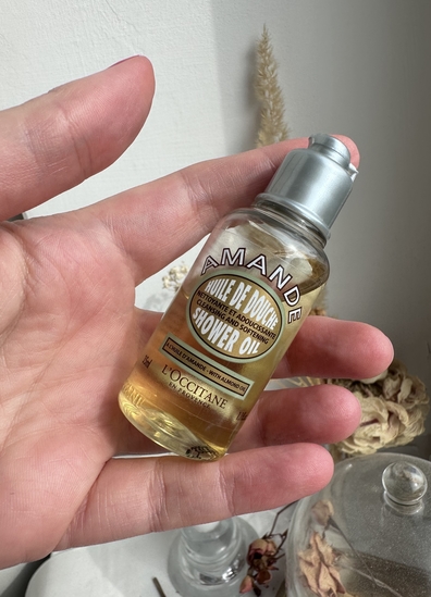 Миндальная вуаль от L'Occitane Almond Cleansing And Soothing Shower Oil