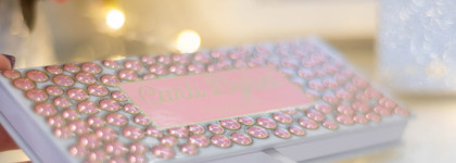 Anastasia Beverly Hills Carli Bybel Eyeshadow Palette - нежная палетка на контрастной внешности