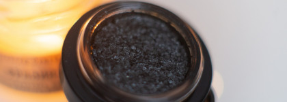 Моя самая дорогая кремовая однушка теней Victoria Beckham Lid Lustre в оттенке Onyx