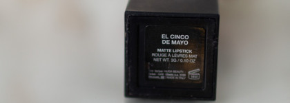 Уходящая в алый Huda Beauty Power Bullet в оттенке El Cinco de Mayo