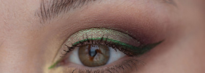 Подводка с кистью Beauty Bomb UFO Conspiracy 25 Frame Eyeliner в оттенках 01 и 02