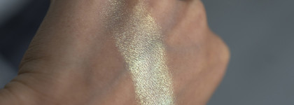 Тени Catrice Space Glam Chrome Eyeshadow 010 Moonlight Glow