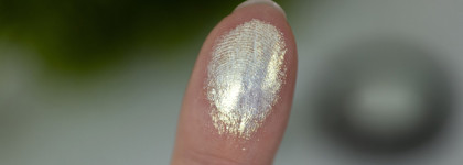 Тени Catrice Space Glam Chrome Eyeshadow 010 Moonlight Glow