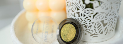 Тени Catrice Space Glam Chrome Eyeshadow в оттенке 030 Galaxy lights