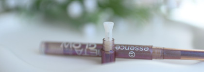 Новинка на рынке: дуохромные карандаши Essence Meta Glow duo-chrome eye pencil