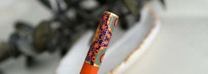 Новинка на рынке: лимитированная матовая пудровая помада Vivienne Sabo FrancAfrique в оттенке 01 Voodoo-Do