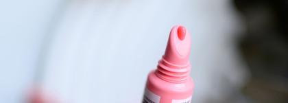 Лучшее для губ: Essence The Super Peptide в оттенках 03 Toffeetastic! и 04 Coralized