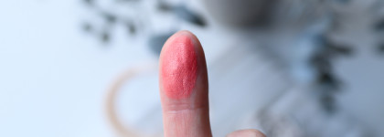 Новинка на рынке: запеченные румяна Catrice Soft Glam Baked Blush в оттенке 030 Cheeky Coral