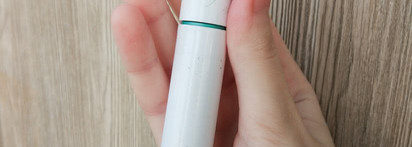 Хороша собой, но есть нюансы в нанесении. Отзыв, свотчи и макияжи BFF Mascara в оттенке Kiss n Teal от Colourpop