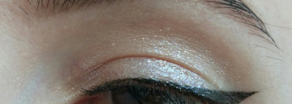 Декоративные фавориты 2020: вспоминаем про тени, хайлайтеры и брови, забываем про все остальные продукты (нет, но да)