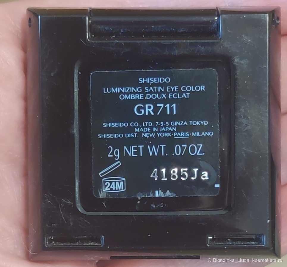 Сверху блестят, как в первозданном виде, а сзади вот так, глянцевая поверхность шоркается, даже когда просто лежит