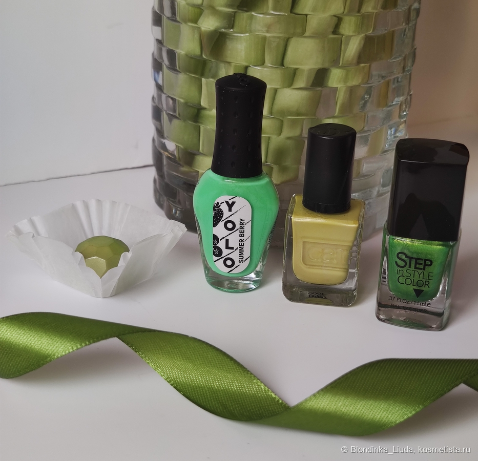 посередине