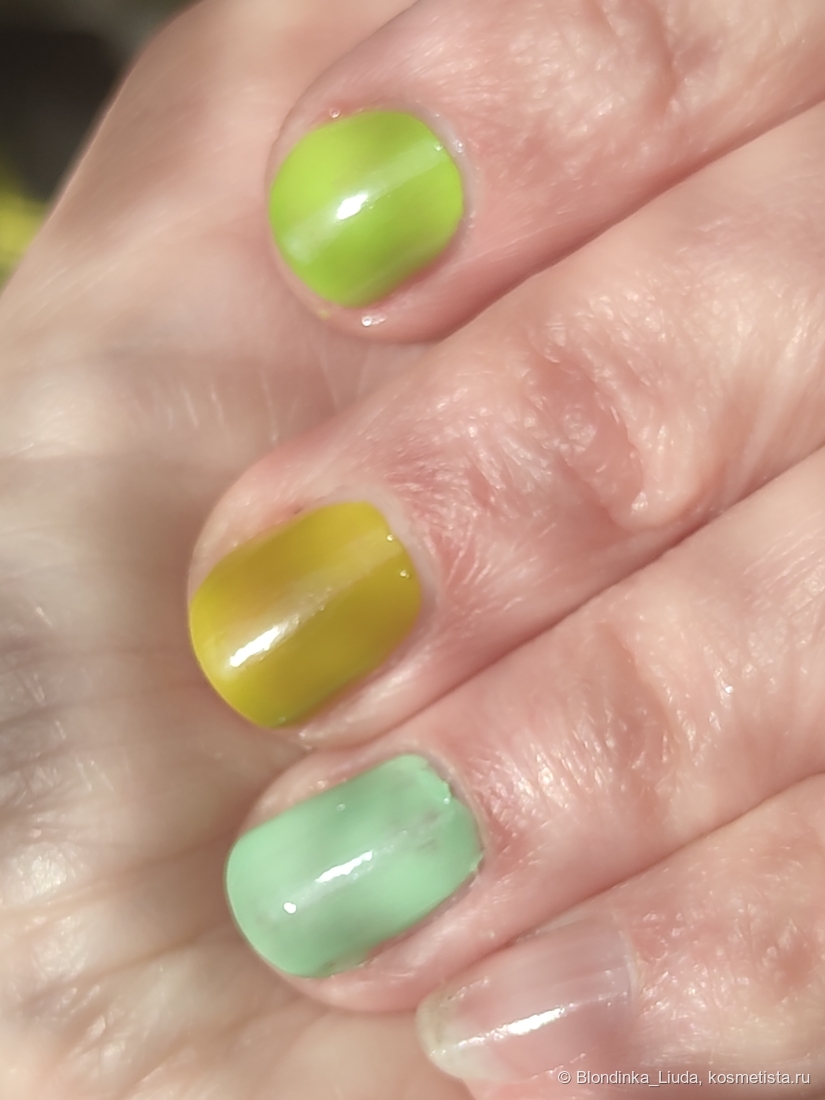 один слой, верхний оттенок так вообще во втором слое уже не нуждается