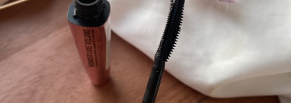 Тандем: тушь Wonder'Luxe Volume Full-Bodied Volume And Care Mascara от Rimmel и скромные от природы ресницы