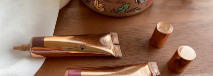 Невесомые румяна Sheer Blush от Iconic London в оттенках Berry Boom и Fearless Flush