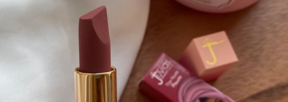 The Nude Velvety Matte Lipstick от Juvia's place в оттенке Kebi