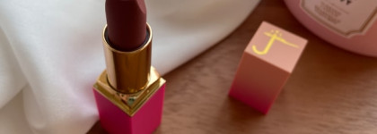 The Nude Velvety Matte Lipstick от Juvia's place в оттенке Kebi