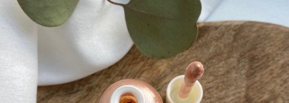 Скромная, но не по своим свойствам, коллекция от бренда Glossier - жидкие румяна, блеск для губ, универсальный бальзам и хайлайтер-концентрат