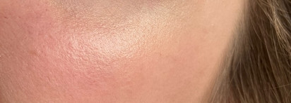 Скромная, но не по своим свойствам, коллекция от бренда Glossier - жидкие румяна, блеск для губ, универсальный бальзам и хайлайтер-концентрат