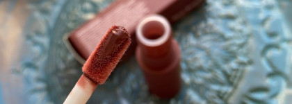 Матовая помада-суфле от Rare Beauty Lip Soufflé Matte Cream Lipstick в оттенке Fearless