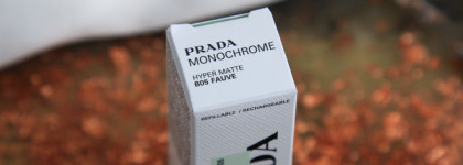 Prada Beauty Monochrome Hyper Matte в оттенке B05 Fauve - блестящий запуск 2023 года