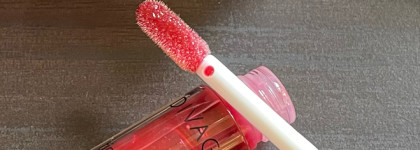 Уход, красота или самый ужасный блеск для губ? Масло-блеск для губ Lip Oil Good Vibes Only от Divage в оттенке 04