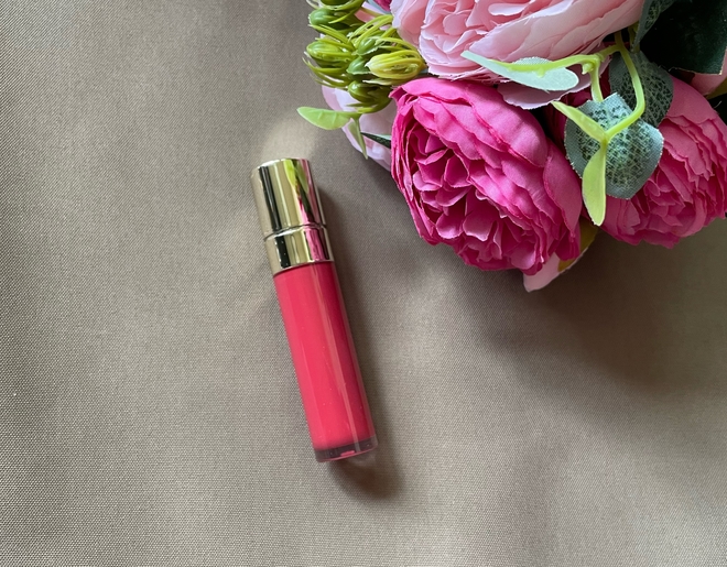 Моя любимая люксовая помада Joli Rouge Lacquer от Clarins в оттенке ...
